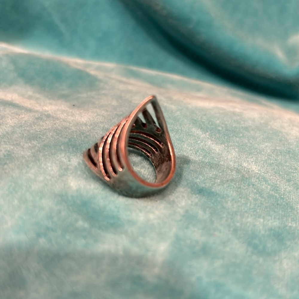 3 /$21⚡️Silver Chevron Pattern Ring - Size 8 - Picture 4 of 4